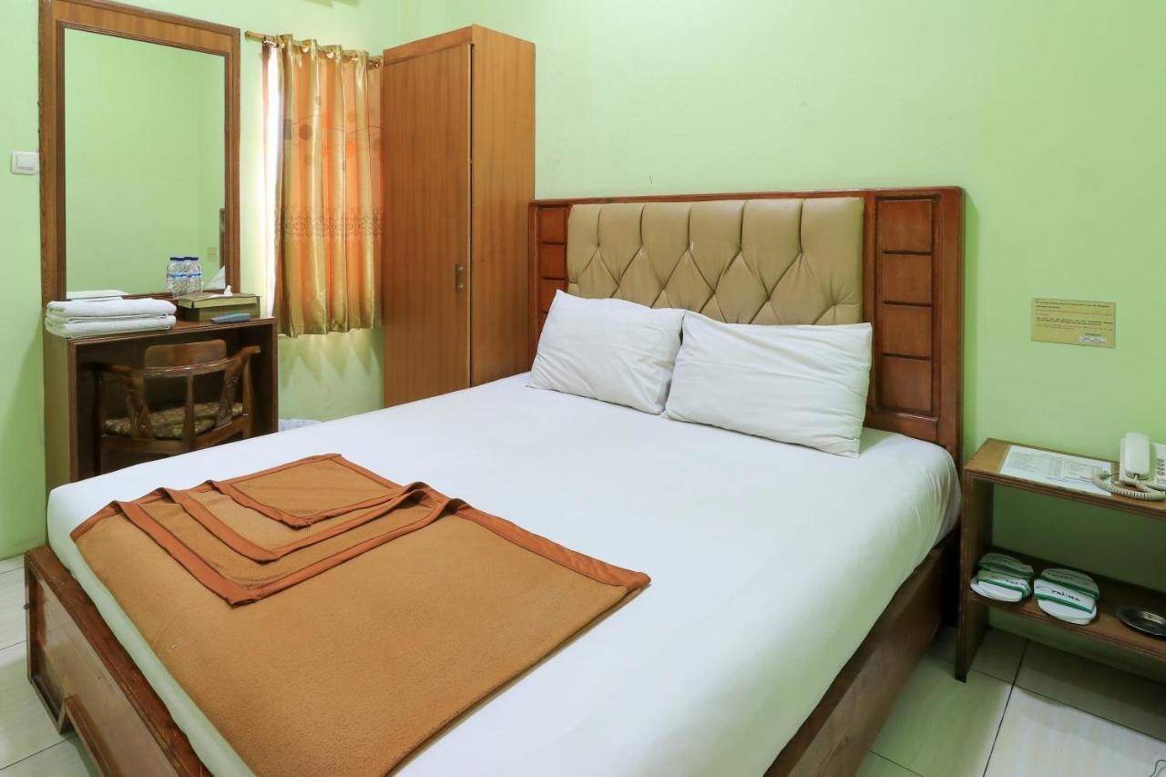 Hotel Prisma Sidoarjo Kültér fotó