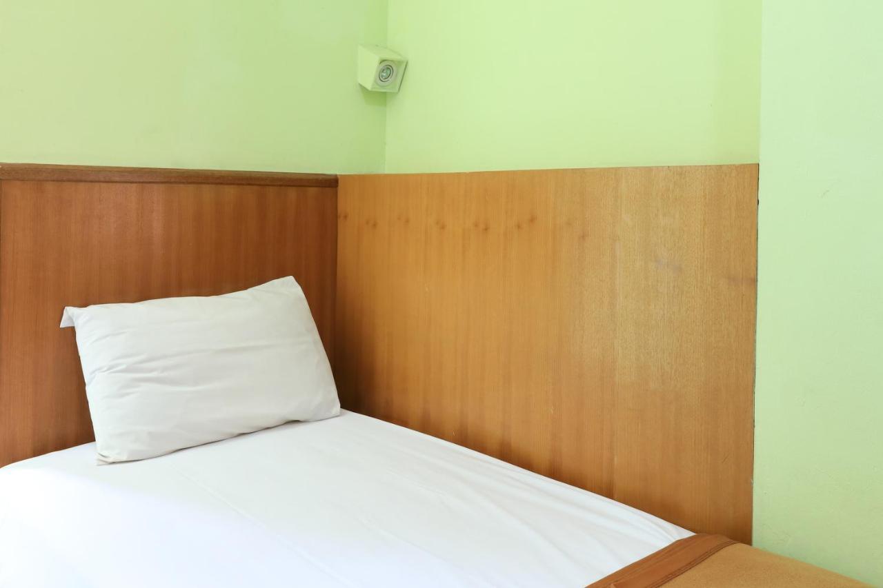 Hotel Prisma Sidoarjo Kültér fotó