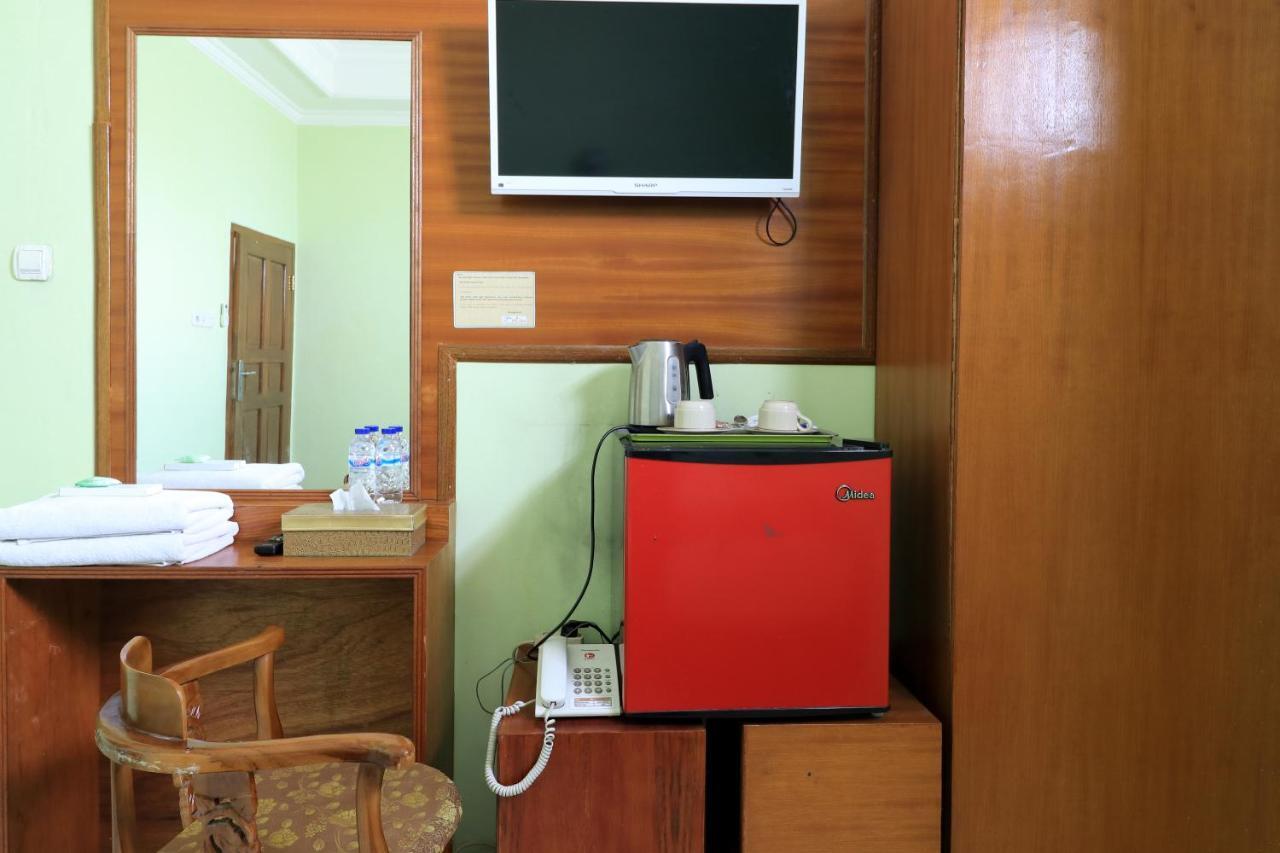 Hotel Prisma Sidoarjo Kültér fotó