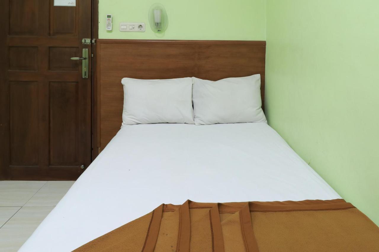 Hotel Prisma Sidoarjo Kültér fotó