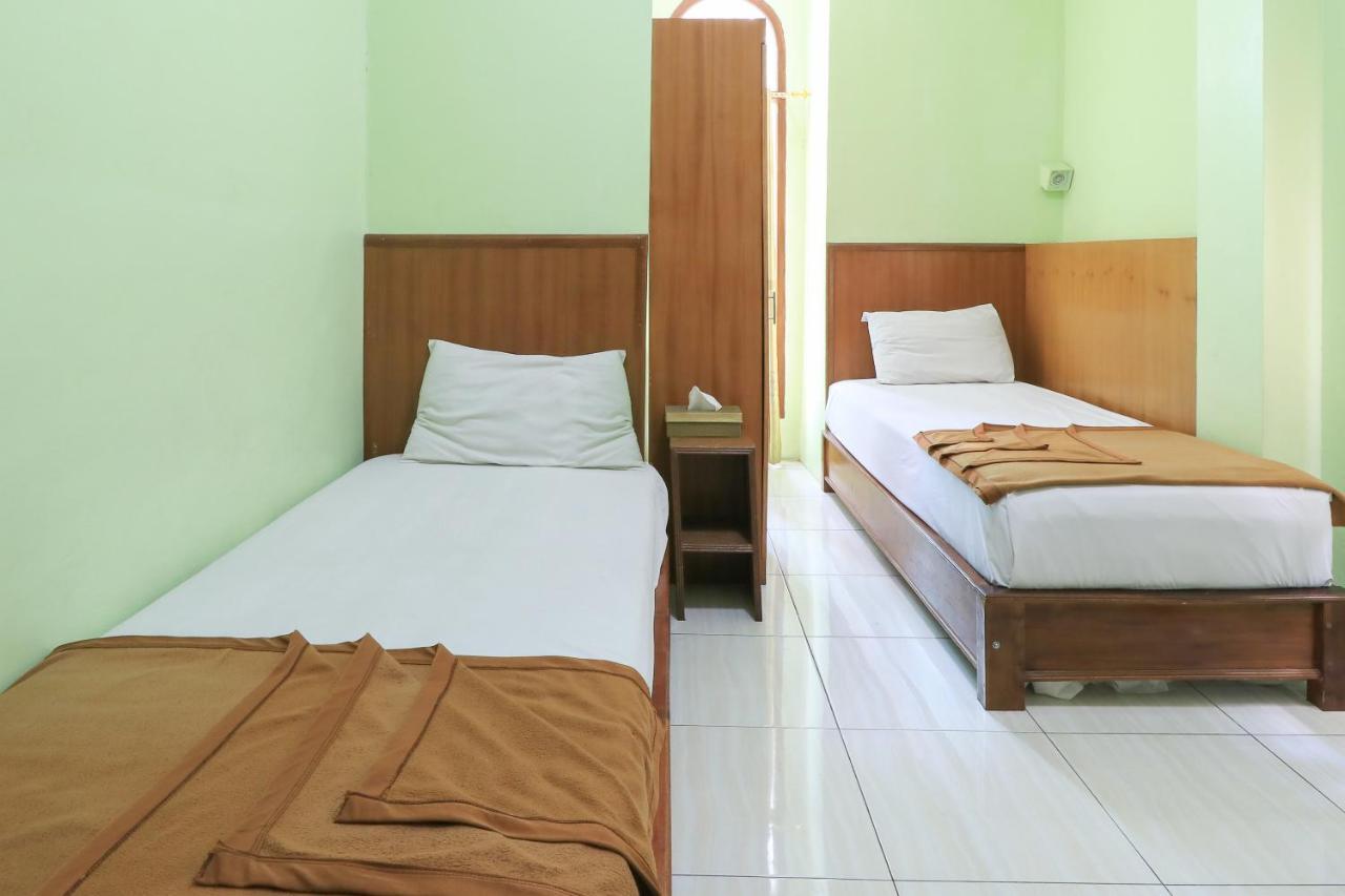 Hotel Prisma Sidoarjo Kültér fotó