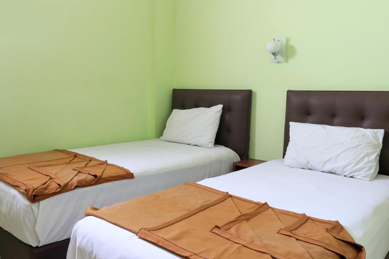 Hotel Prisma Sidoarjo Kültér fotó