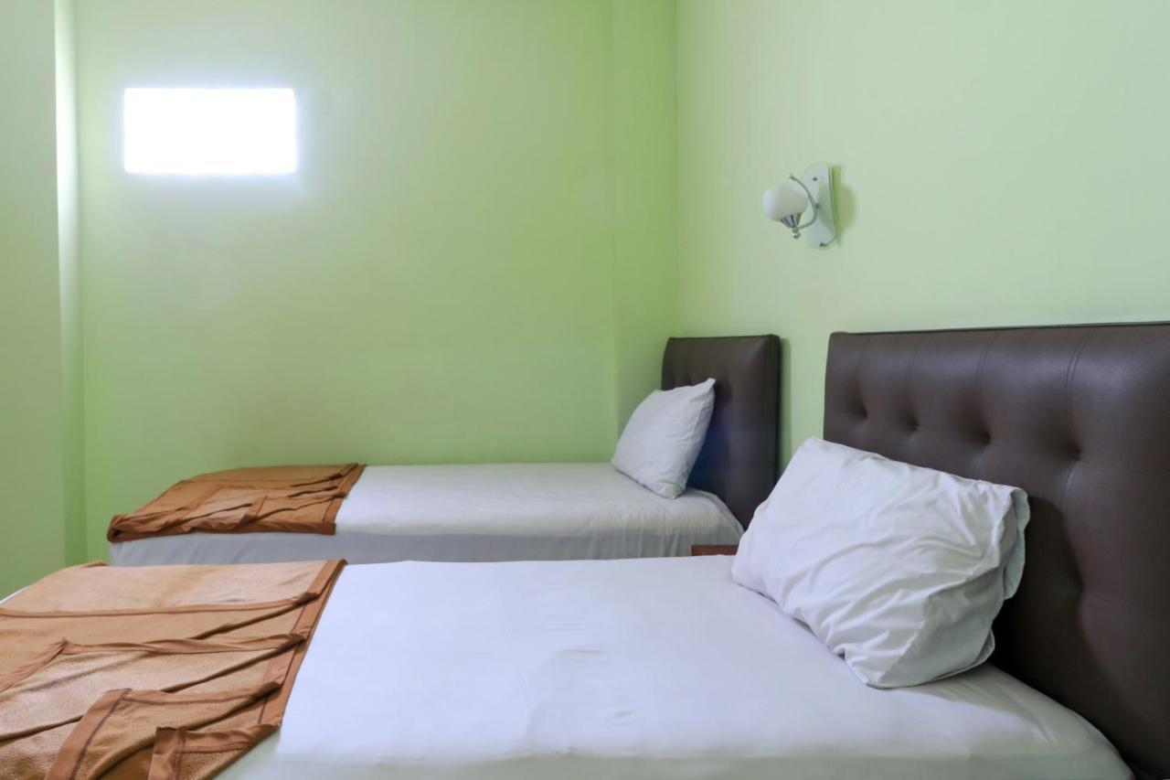 Hotel Prisma Sidoarjo Kültér fotó