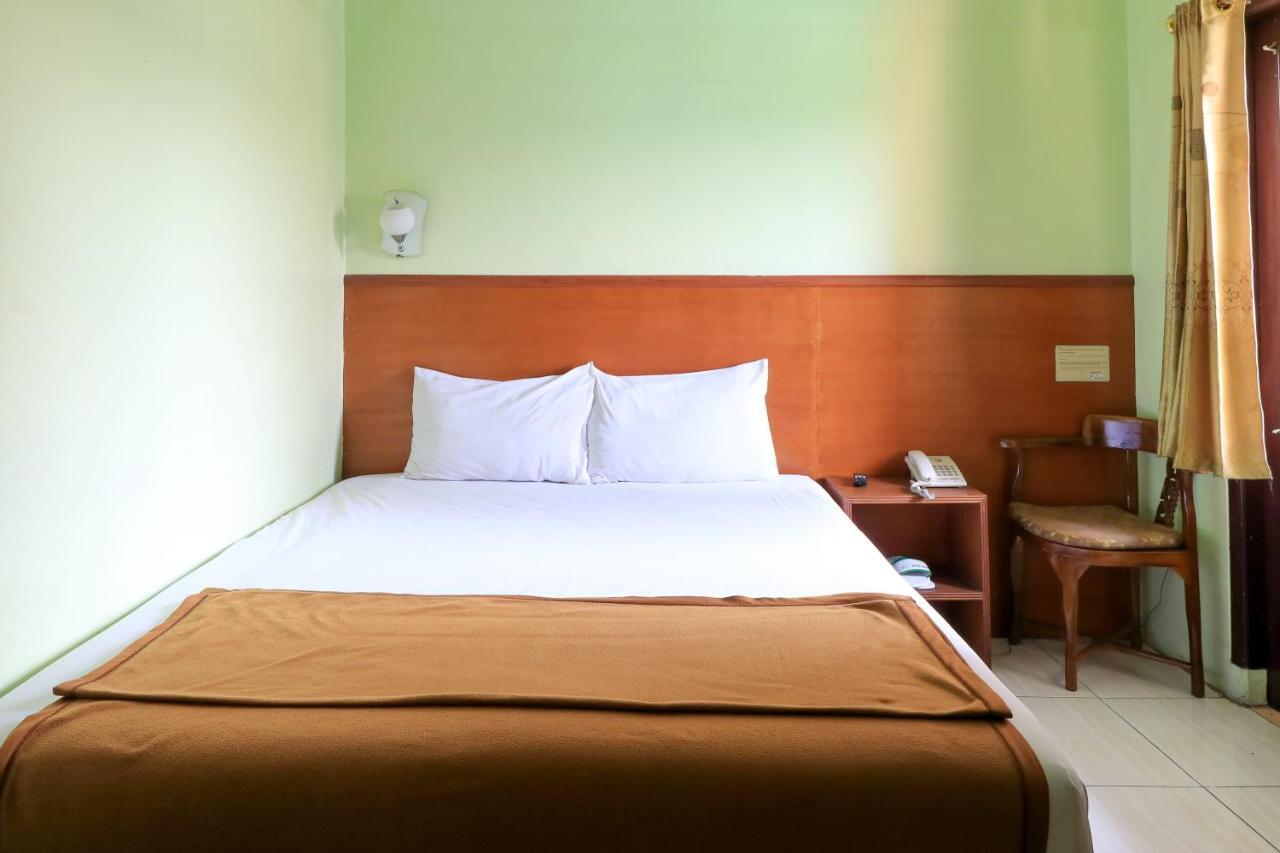 Hotel Prisma Sidoarjo Kültér fotó