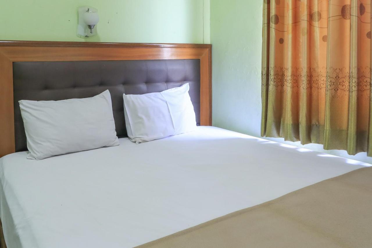 Hotel Prisma Sidoarjo Kültér fotó