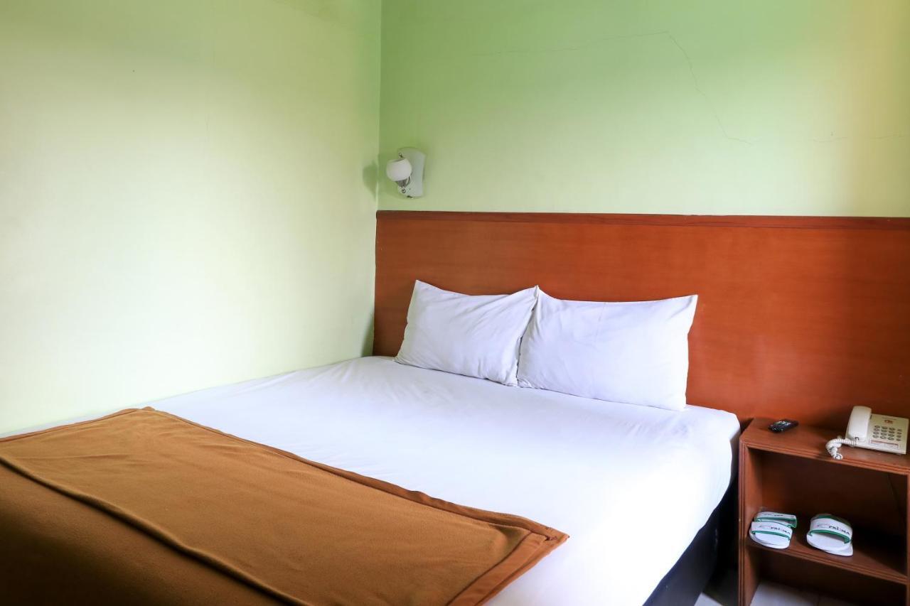 Hotel Prisma Sidoarjo Kültér fotó