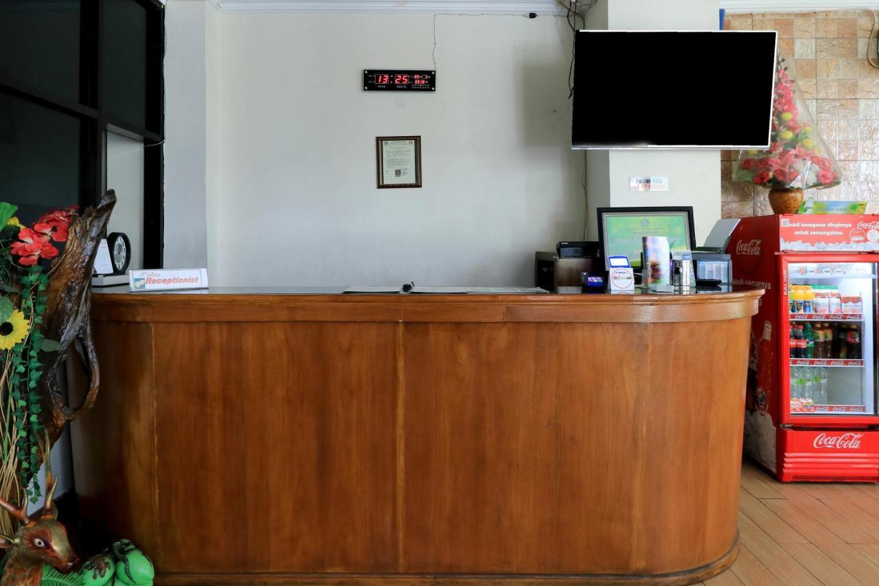 Hotel Prisma Sidoarjo Kültér fotó