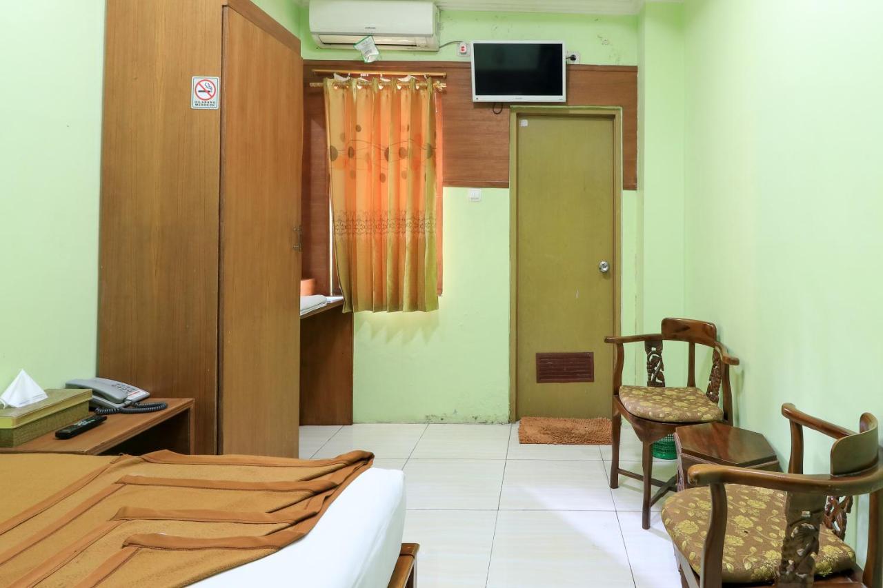 Hotel Prisma Sidoarjo Kültér fotó