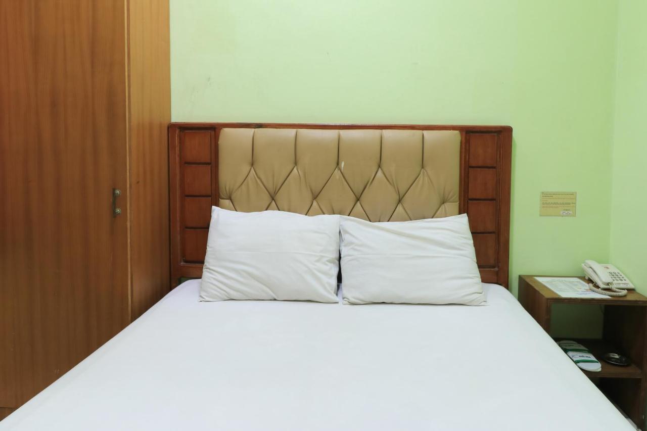 Hotel Prisma Sidoarjo Kültér fotó